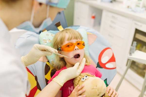 Как проходит лечение кариеса молочных зубов в стоматологии «Урсула» 