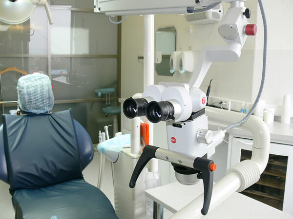 Лечение зубов в Екатеринбурге с помощью микроскопа